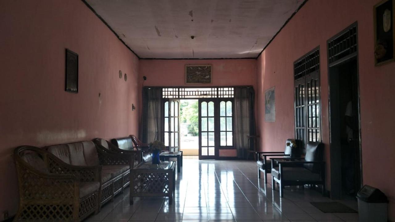 สปอต ออน 2969 โฮเต็ล จิตรา อายู Hotel Labuhan ภายนอก รูปภาพ