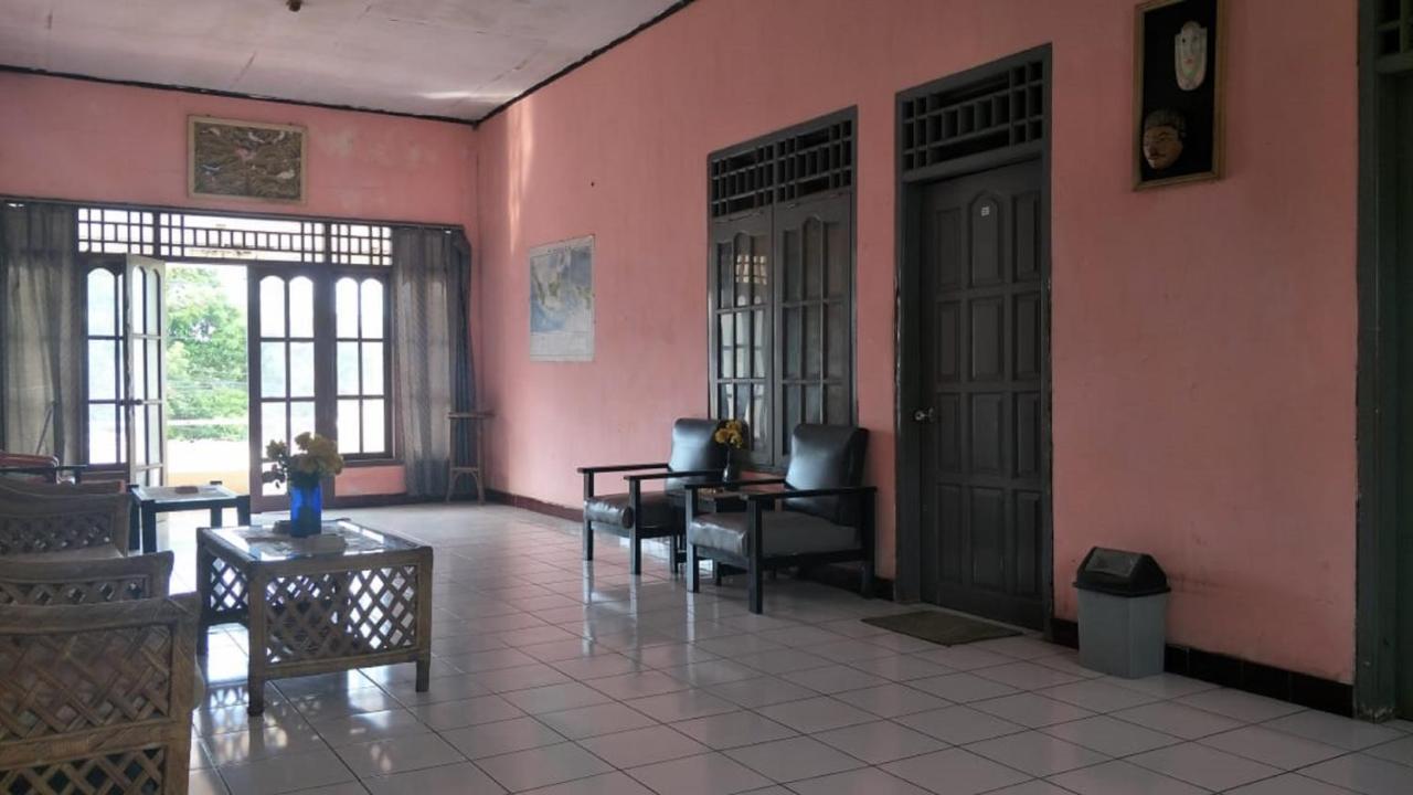 สปอต ออน 2969 โฮเต็ล จิตรา อายู Hotel Labuhan ภายนอก รูปภาพ
